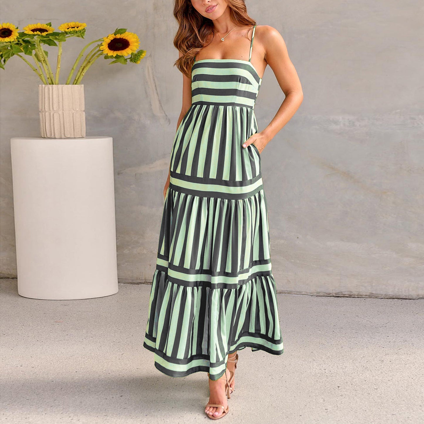 Robe longue rayée dos nu avec poches, idéale pour la plage.